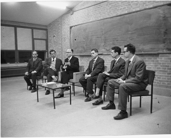 D. Bernardo dirige una sesión para profesores en Tajamar (1963)