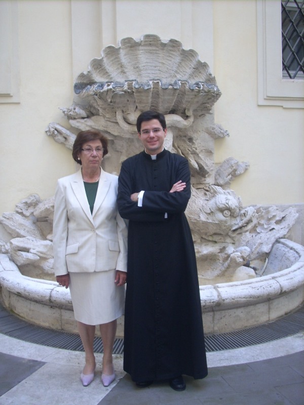 Pedro con su madre en Roma