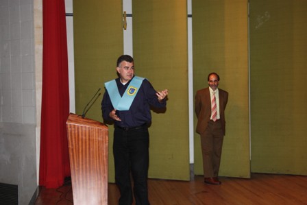 Luis Raúl en el acto de Alumni del mes de abril