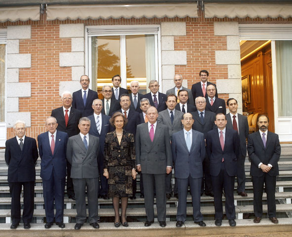 D. José María Henche con SS.MM. los Reyes y los patronos de la Fundación Tajamar en 2008